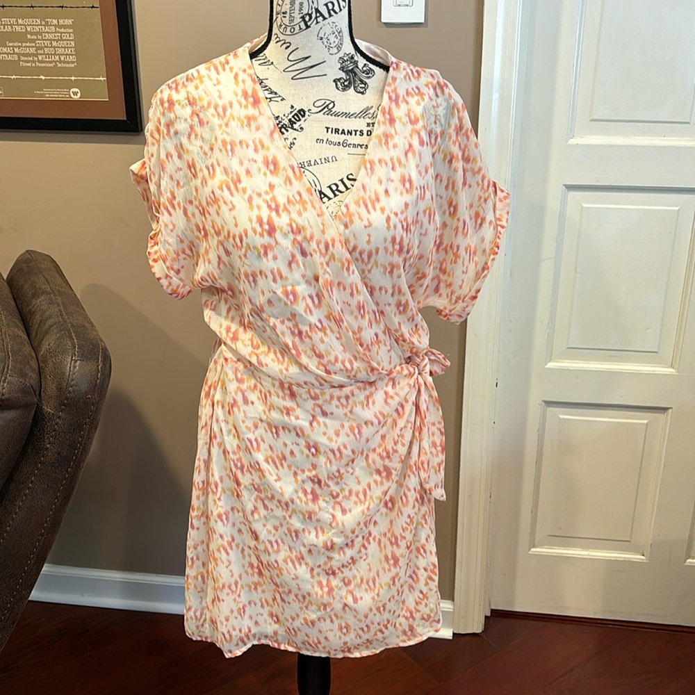All in Favor beautiful print wrap dress size Medium